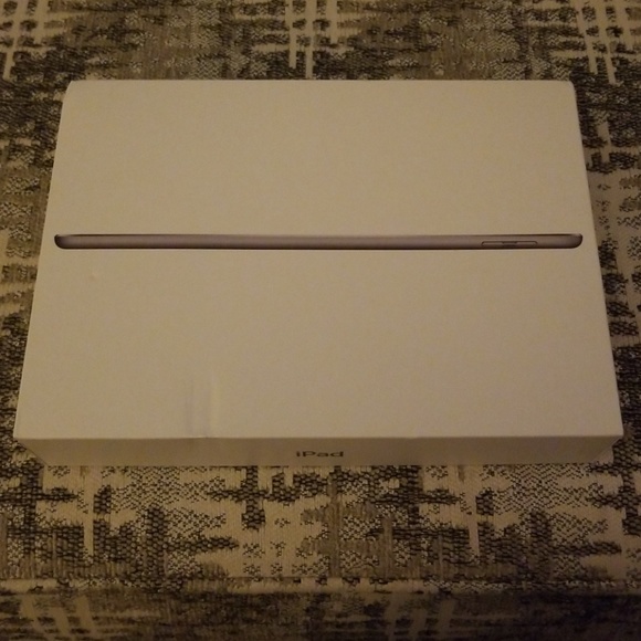 BRAND NEW Apple iPad (Latest Model) - Picture 1 of 7